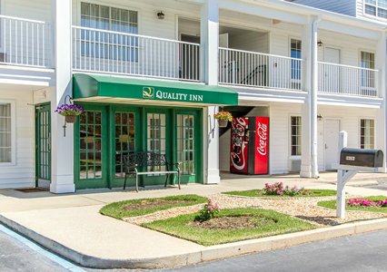 Pet Friendly Jameson Inn Auburn in Auburn, Alabama