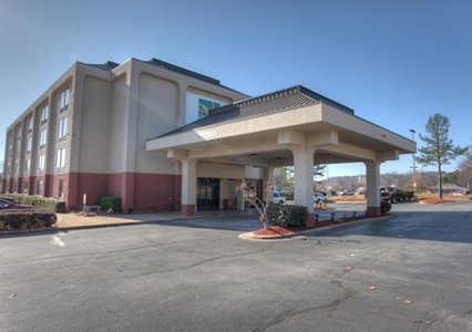 Pet Friendly Quality Inn & Suites in North Little Rock, Arkansas