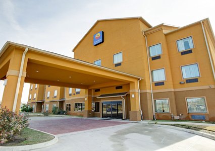 Pet Friendly Comfort Inn & Suites in Navasota, Texas