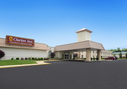 Pet Friendly Clarion Inn Elmhurst - Oakbrook in Elmhurst, Illinois