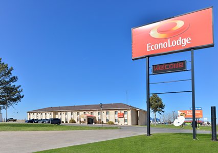 Pet Friendly Econo Lodge in Lexington, Nebraska