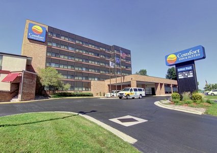 Pet Friendly Comfort Inn & Suites Madison - Airport in Madison, Wisconsin