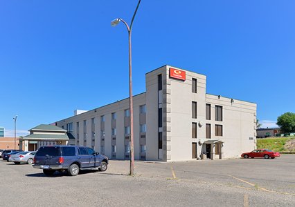 Pet Friendly Country Inn & Suites by Radisson, Pierre, SD in Pierre, South Dakota