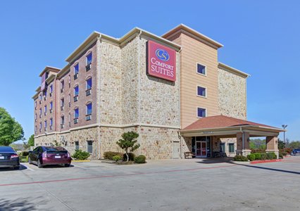 Pet Friendly Comfort Suites in Benbrook, Texas