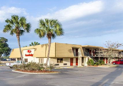 Pet Friendly Econo Lodge in Live Oak, Florida