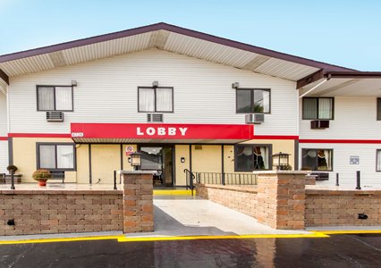 Pet Friendly Econo Lodge in Madison, Wisconsin