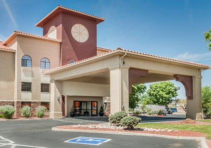 Pet Friendly QUALITY INN in Albuquerque, New Mexico