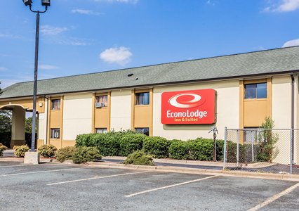 Pet Friendly Econo Lodge Inn & Suites Matthews - Charlotte in Matthews, North Carolina