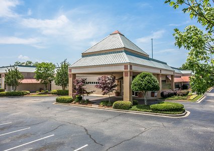 Pet Friendly Quality Inn in Sumter, South Carolina