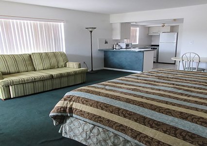 Pet Friendly Rodeway Inn & Suites in Winter Haven, Florida