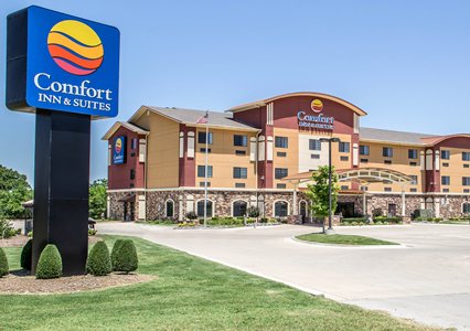 Pet Friendly Comfort Inn & Suites Glenpool in Jenks, Oklahoma