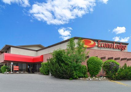 Pet Friendly Econo Lodge Motel Village in Calgary, Alberta