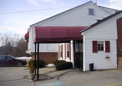 Pet Friendly Econo Lodge Inn & Suites in Tilton, New Hampshire