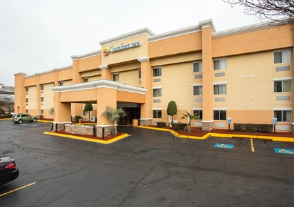 Pet Friendly Comfort Inn Columbia Bush River in Columbia, South Carolina