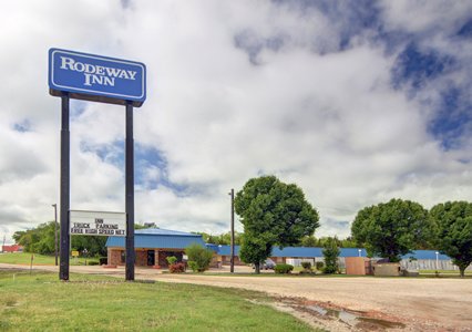 Pet Friendly Rodeway Inn in Gainesville, Texas