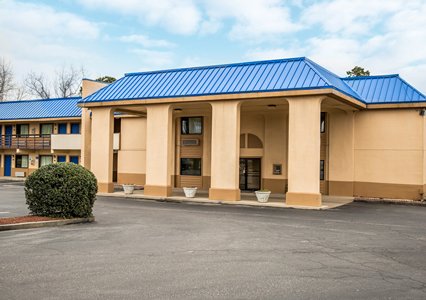 Pet Friendly Rodeway Inn & Suites in Plymouth, North Carolina