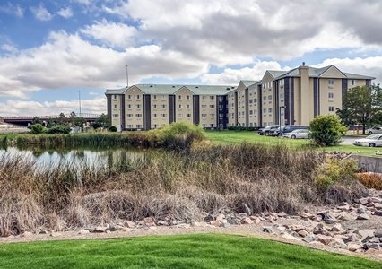 Pet Friendly Quality Inn & Suites Denver Airport - Gateway Park in Aurora, Colorado