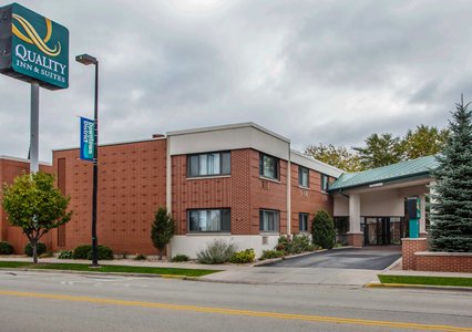 Pet Friendly Quality Inn & Suites Downtown in Green Bay, Wisconsin