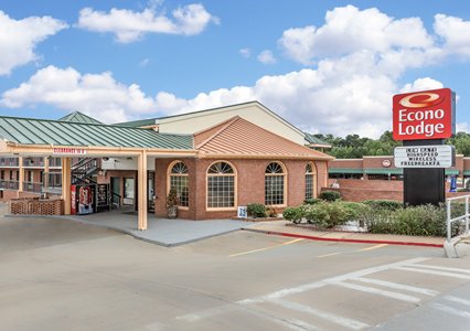 Pet Friendly Econo Lodge in Acworth, Georgia