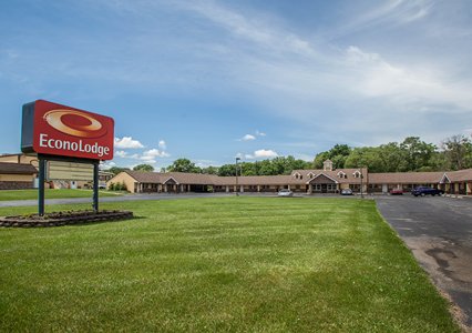 Pet Friendly Econo Lodge in Newton, New Jersey