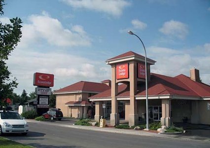 Pet Friendly Econo Lodge  Inn & Suites in Lethbridge, Alberta