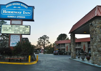 Pet Friendly Econo Lodge in Eureka Springs, Arkansas