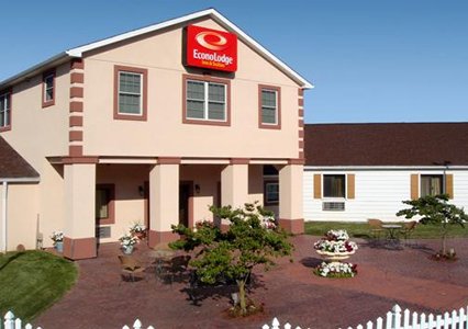 Pet Friendly Econo Lodge Inn & Suites in Denver, Pennsylvania