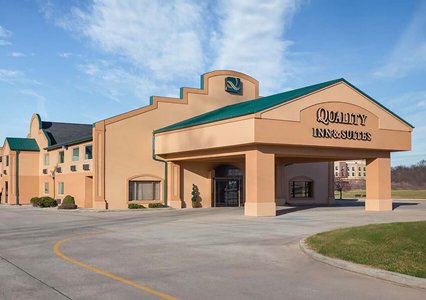 Pet Friendly Quality Inn & Suites in Elkhart, Indiana