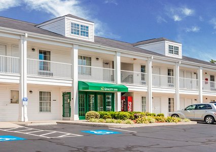 Pet Friendly Quality Inn in Arab, Alabama