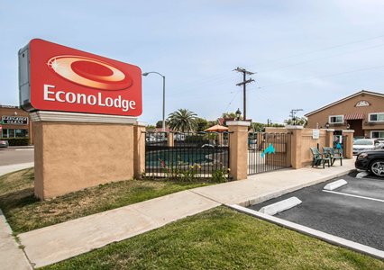 Pet Friendly Econo Lodge Encinitas Moonlight Beach in Encinitas, California