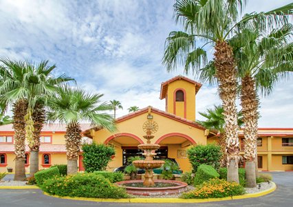 Pet Friendly Quality Inn and Suites Goodyear - Phoenix West in Goodyear, Arizona