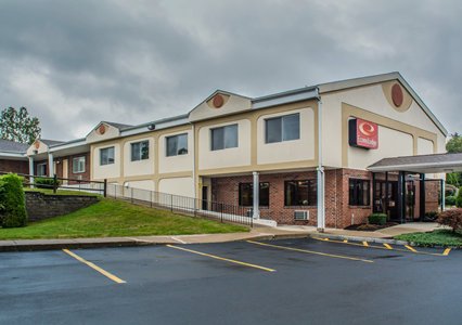 Pet Friendly Econo Lodge in Dewitt, New York