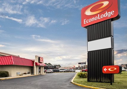 Pet Friendly Econo Lodge North in Washington, North Carolina