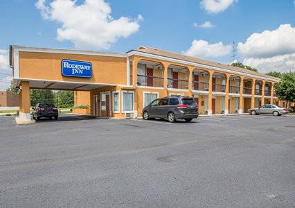 Pet Friendly Rodeway Inn in Laurens, South Carolina