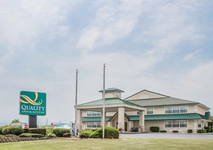 Pet Friendly Quality Inn & Suites in Manistique, Michigan