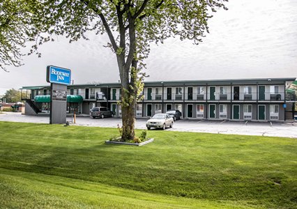 Pet Friendly Rodeway Inn in Grand Haven, Michigan