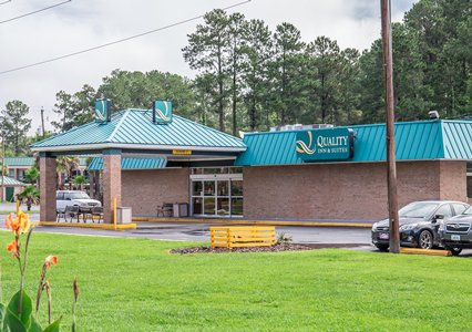 Pet Friendly Quality Inn & Suites Hardeeville - Savannah North in Hardeeville, South Carolina