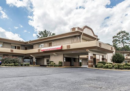 Pet Friendly Econo Lodge in Macon, Georgia