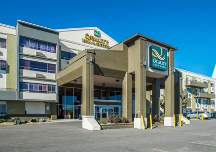 Pet Friendly Quality Inn & Suites Denver Stapleton in Denver, Colorado