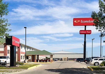 Pet Friendly Econo Lodge West in Fargo, North Dakota