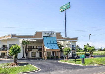 Pet Friendly Quality Inn Selma in Selma, North Carolina