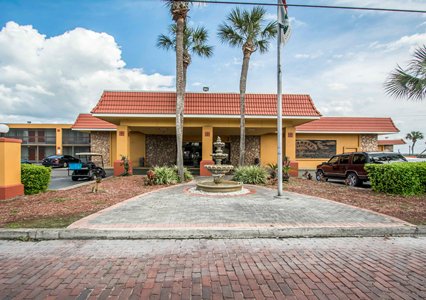 Pet Friendly Quality Inn & Suites Riverfront in Palatka, Florida