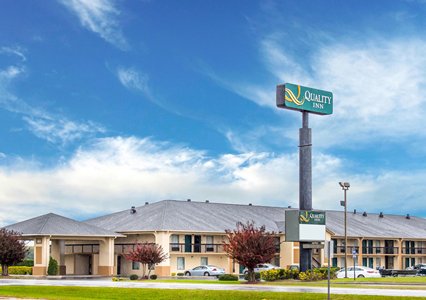 Pet Friendly Quality Inn North in Battleboro, North Carolina