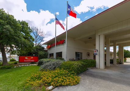 Pet Friendly Econo Lodge in Fredericksburg, Texas