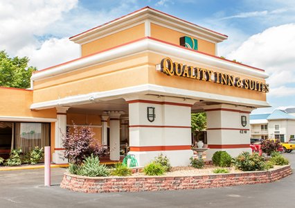 Pet Friendly Quality Inn & Suites Kansas City - Independence I-70 East in Independence, Missouri