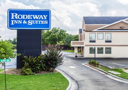 Pet Friendly Rodeway Inn in Forest Park, Georgia