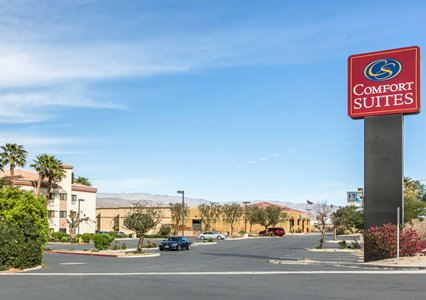 Pet Friendly Comfort Suites Palm Desert I-10 in Palm Desert, California