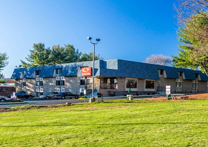 Pet Friendly Econo Lodge Milldale - Southington in Milldale, Connecticut