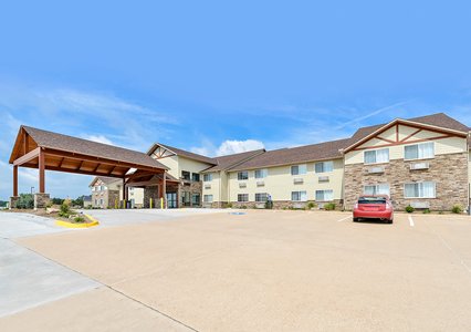 Pet Friendly Comfort Inn & Suites Riverview in Le Claire, Iowa