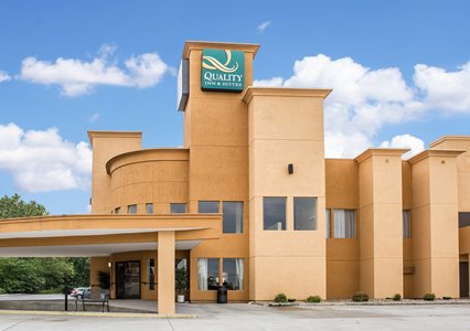 Pet Friendly Quality Inn & Suites West Waterpark in Knoxville, Tennessee